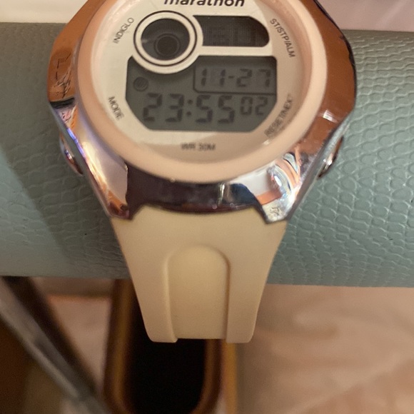 Marathon by Timex Women's 39mm Sport Watch, Resin Strap - Picture 4 of 8